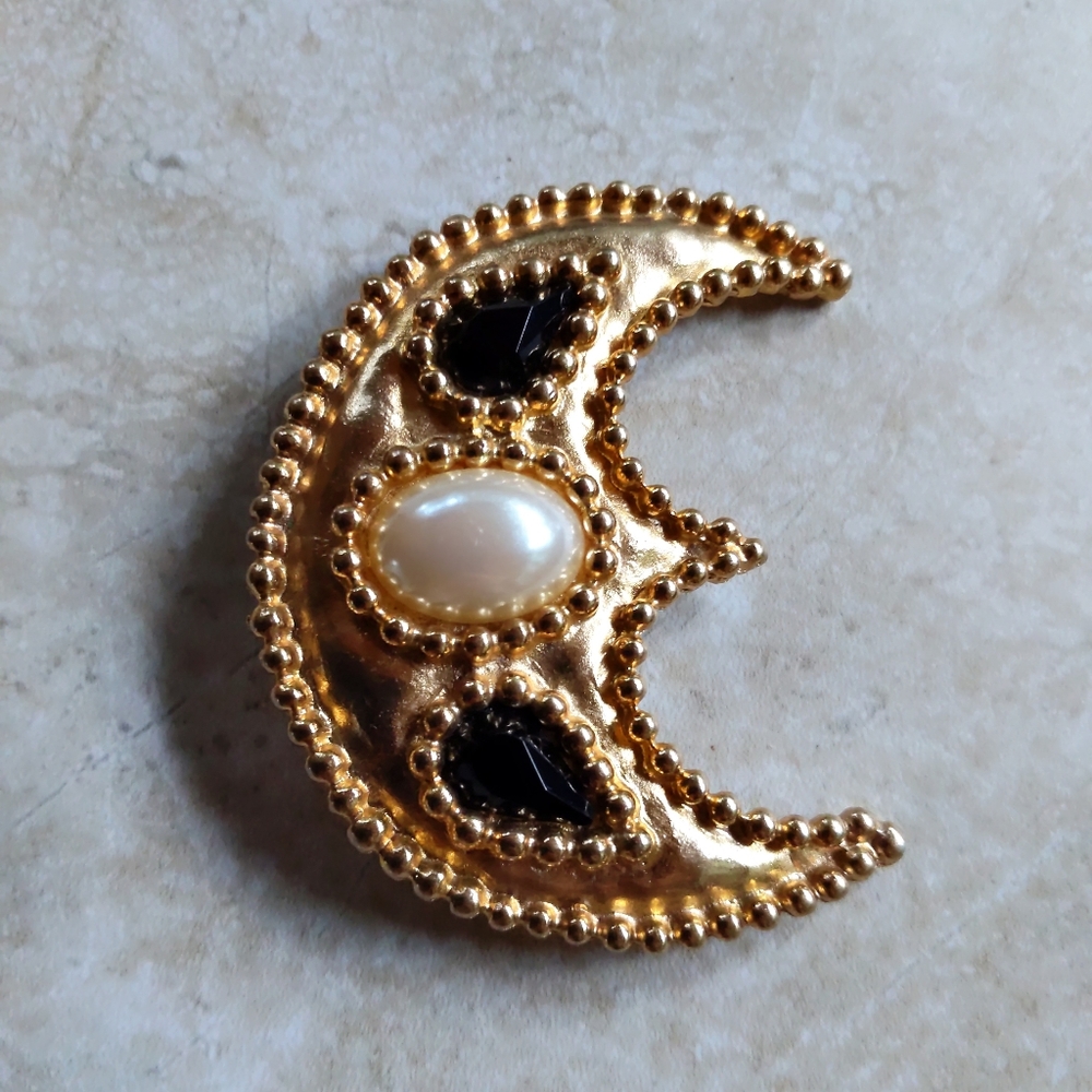 Vintage 1980s Carol Dauplaise Golden Baroque Pearl Faceted Crystal Moon Pin